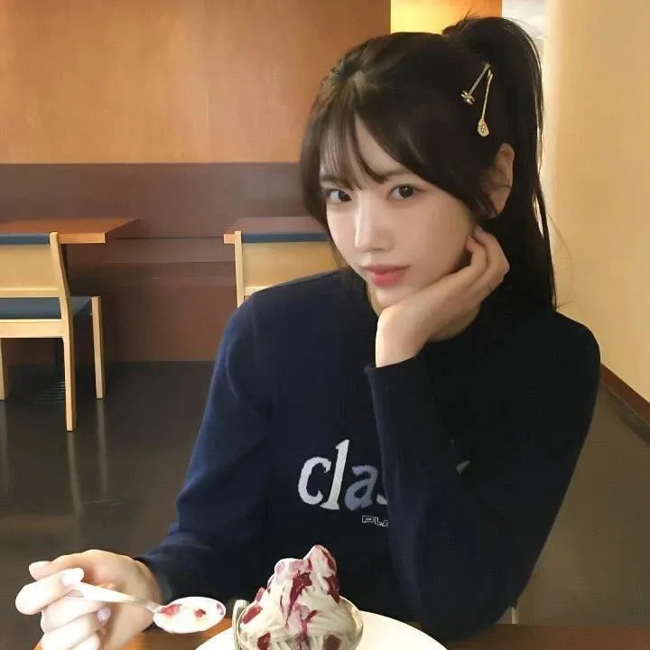 当年不肯嫁春风无端却被秋风误